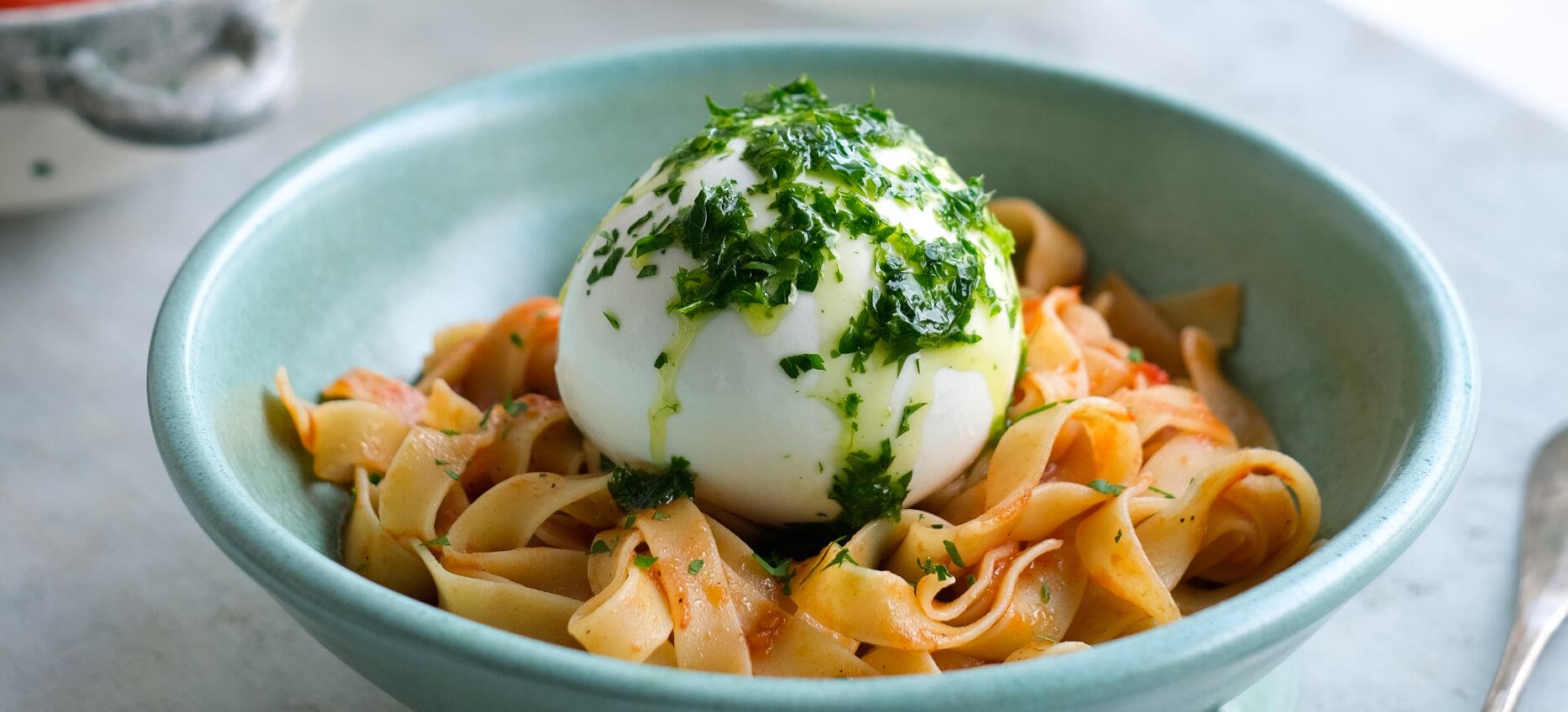 Buffa Burrata’lı Domates soslu Fettuccine